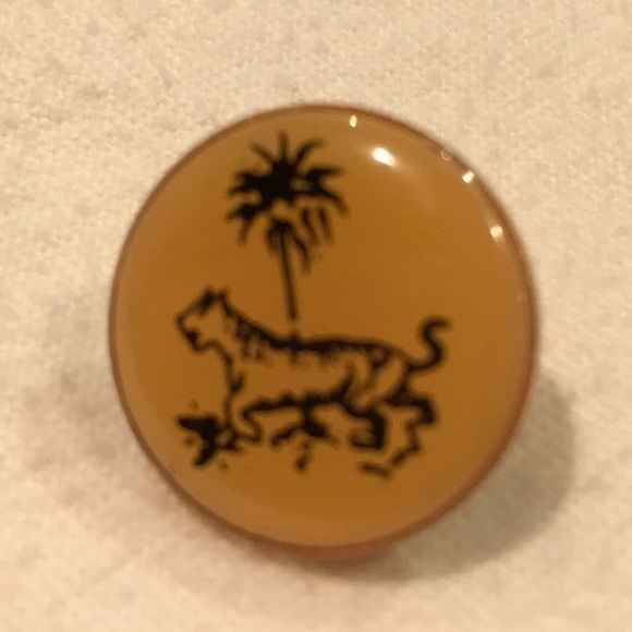 Scotland Yard Lapel Pin Tiger & Palm Tree - Picture 5 of 5